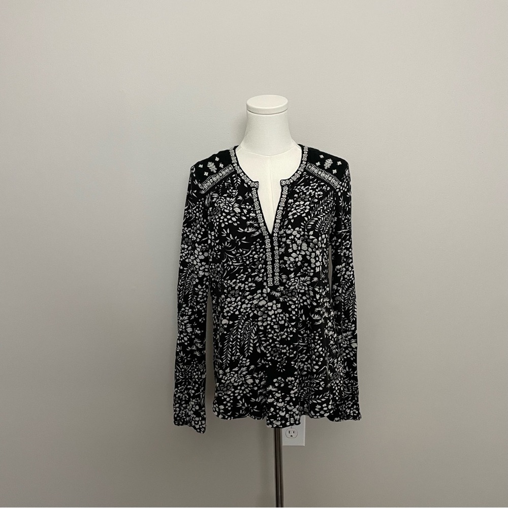 Lucky Brand Top Crocheted Floral Split Neckline Boho Botanical Black White Grey